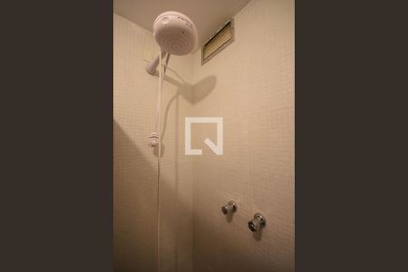 Apartamento à venda com 300m², 4 quartos e 4 vagasChuveiro do banheiro da suíte 1 