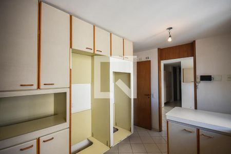 Apartamento à venda com 300m², 4 quartos e 4 vagasCozinha