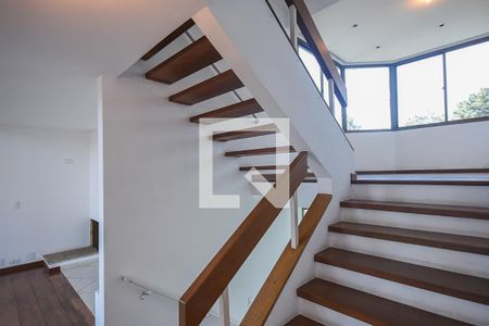 Apartamento à venda com 300m², 4 quartos e 4 vagasEscada