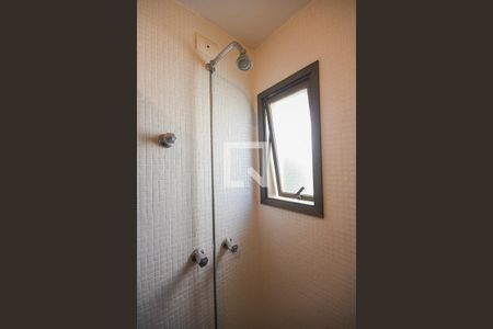 Apartamento à venda com 300m², 4 quartos e 4 vagasChuveiro do banheiro da suíte 3