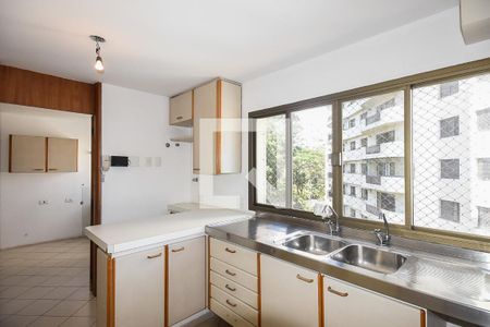 Apartamento à venda com 300m², 4 quartos e 4 vagasCozinha