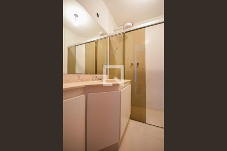 Apartamento à venda com 300m², 4 quartos e 4 vagasBanheiro suíte 1