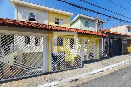 Casa à venda com 173m², 3 quartos e 4 vagas Casa à venda com 173m², 3 quartos e 4 vagasFachada