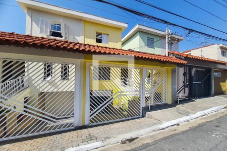 Casa à venda com 173m², 3 quartos e 4 vagas Casa à venda com 173m², 3 quartos e 4 vagasFachada