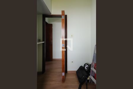 Casa à venda com 173m², 3 quartos e 4 vagas Casa à venda com 173m², 3 quartos e 4 vagasQuarto 2