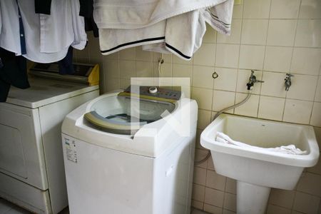 Casa à venda com 165m², 2 quartos e 2 vagas Casa à venda com 165m², 2 quartos e 2 vagasÁrea de serviço