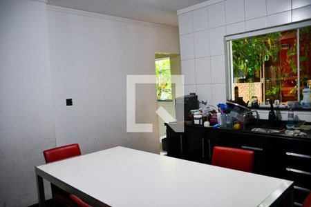 Casa à venda com 165m², 2 quartos e 2 vagas Casa à venda com 165m², 2 quartos e 2 vagasCozinha