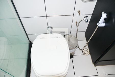 Casa à venda com 165m², 2 quartos e 2 vagas Casa à venda com 165m², 2 quartos e 2 vagasBanheiro social 1