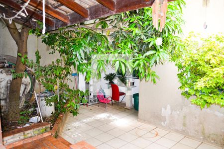 Casa à venda com 165m², 2 quartos e 2 vagas Casa à venda com 165m², 2 quartos e 2 vagasÁrea externa