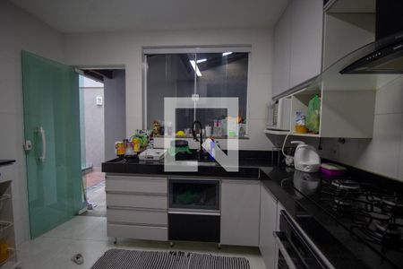 Casa de condomínio à venda com 220m², 4 quartos e 2 vagasCozinha