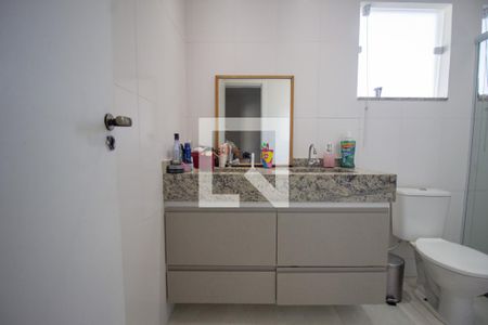 Casa de condomínio à venda com 220m², 4 quartos e 2 vagasBanheiro da Closet da Suíte 