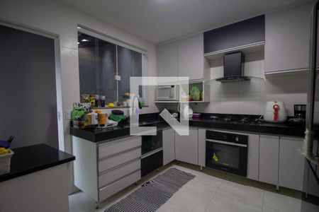 Casa de condomínio à venda com 220m², 4 quartos e 2 vagasCozinha