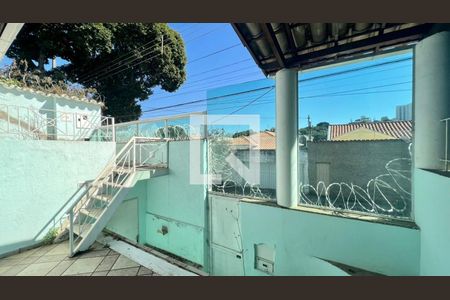 Casa à venda com 242m², 3 quartos e 2 vagas Casa à venda com 242m², 3 quartos e 2 vagasEntrada