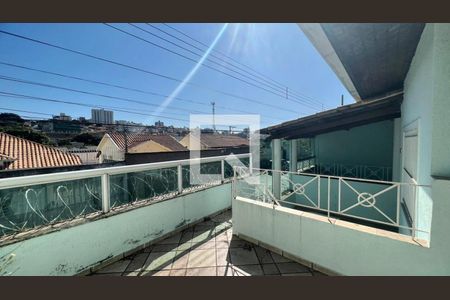 Casa à venda com 242m², 3 quartos e 2 vagas Casa à venda com 242m², 3 quartos e 2 vagasVaranda