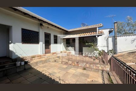 Casa à venda com 242m², 3 quartos e 2 vagas Casa à venda com 242m², 3 quartos e 2 vagasQuintal