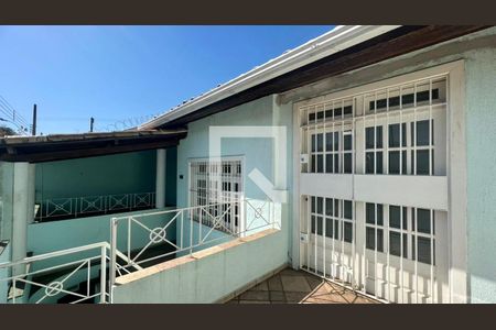 Casa à venda com 242m², 3 quartos e 2 vagas Casa à venda com 242m², 3 quartos e 2 vagasEntrada