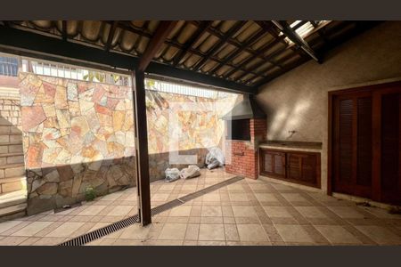 Casa à venda com 242m², 3 quartos e 2 vagas Casa à venda com 242m², 3 quartos e 2 vagasEspaço Gourmet