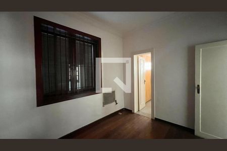 Casa à venda com 242m², 3 quartos e 2 vagas Casa à venda com 242m², 3 quartos e 2 vagasQuarto