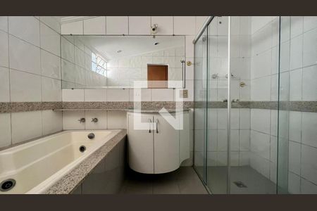 Casa à venda com 242m², 3 quartos e 2 vagas Casa à venda com 242m², 3 quartos e 2 vagasBanheiro