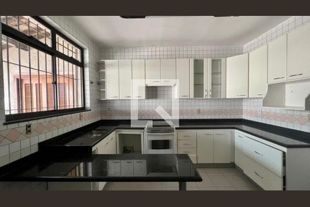 Casa à venda com 242m², 3 quartos e 2 vagas Casa à venda com 242m², 3 quartos e 2 vagasCozinha