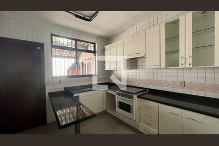 Casa à venda com 242m², 3 quartos e 2 vagas Casa à venda com 242m², 3 quartos e 2 vagasCozinha