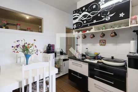 Casa à venda com 238m², 5 quartos e 5 vagasCozinha 2