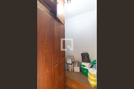 Apartamento à venda com 255m², 4 quartos e 2 vagas Apartamento à venda com 255m², 4 quartos e 2 vagasQuarto de Serviço