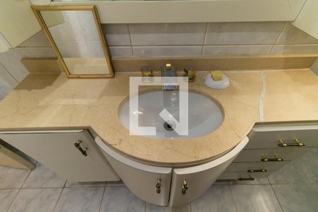 Apartamento à venda com 255m², 4 quartos e 2 vagas Apartamento à venda com 255m², 4 quartos e 2 vagasBanheiro Social 2