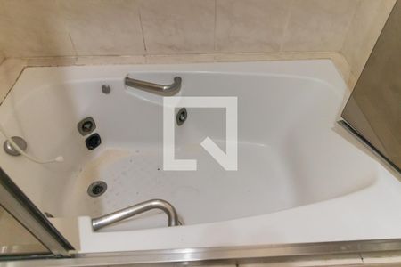 Apartamento à venda com 255m², 4 quartos e 2 vagas Apartamento à venda com 255m², 4 quartos e 2 vagasBanheiro Social 1