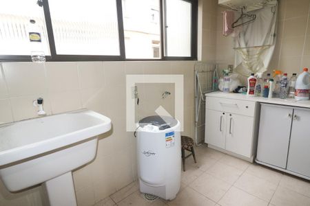 Apartamento à venda com 216m², 2 quartos e 2 vagas Apartamento à venda com 216m², 2 quartos e 2 vagasÁrea de Serviço