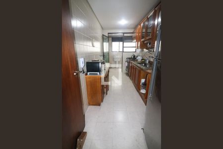 Apartamento à venda com 216m², 2 quartos e 2 vagas Apartamento à venda com 216m², 2 quartos e 2 vagasCozinha