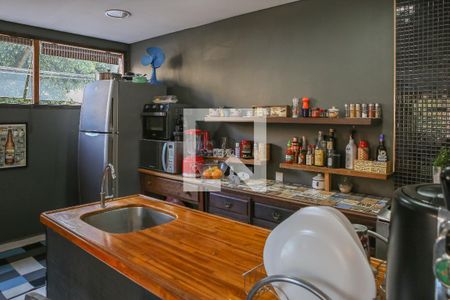 Casa à venda com 160m², 3 quartos e 2 vagas Casa à venda com 160m², 3 quartos e 2 vagasCozinha