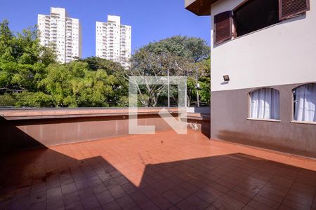 Casa à venda com 550m², 4 quartos e 2 vagas Casa à venda com 550m², 4 quartos e 2 vagasQuintal