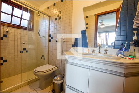 Casa de condomínio à venda com 460m², 5 quartos e 2 vagas Casa de condomínio à venda com 460m², 5 quartos e 2 vagasBanheiro do Quarto 1