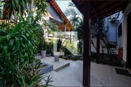 Casa de condomínio à venda com 460m², 5 quartos e 2 vagas Casa de condomínio à venda com 460m², 5 quartos e 2 vagasJardim