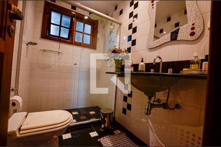 Casa de condomínio à venda com 460m², 5 quartos e 2 vagas Casa de condomínio à venda com 460m², 5 quartos e 2 vagasBanheiro Social