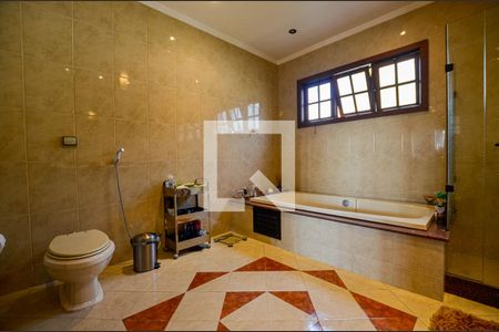 Casa de condomínio à venda com 460m², 5 quartos e 2 vagas Casa de condomínio à venda com 460m², 5 quartos e 2 vagasBanheiro do Quarto 4