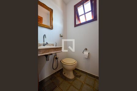 Casa de condomínio à venda com 460m², 5 quartos e 2 vagas Casa de condomínio à venda com 460m², 5 quartos e 2 vagasBanheiro do Quarto 3