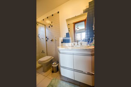 Casa de condomínio à venda com 460m², 5 quartos e 2 vagas Casa de condomínio à venda com 460m², 5 quartos e 2 vagasBanheiro do Quarto 1