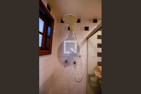 Casa de condomínio à venda com 460m², 5 quartos e 2 vagas Casa de condomínio à venda com 460m², 5 quartos e 2 vagasBanheiro Social