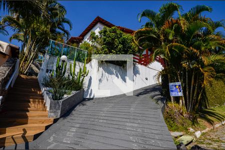 Casa de condomínio à venda com 460m², 5 quartos e 2 vagas Casa de condomínio à venda com 460m², 5 quartos e 2 vagasEntrada - Fachada