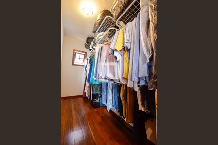 Casa de condomínio à venda com 460m², 5 quartos e 2 vagas Casa de condomínio à venda com 460m², 5 quartos e 2 vagasQuarto 4