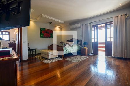 Casa de condomínio à venda com 460m², 5 quartos e 2 vagas Casa de condomínio à venda com 460m², 5 quartos e 2 vagasQuarto 4