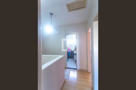 Casa à venda com 239m², 3 quartos e 3 vagas Casa à venda com 239m², 3 quartos e 3 vagasHall dos quartos