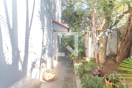 Casa à venda com 239m², 3 quartos e 3 vagas Casa à venda com 239m², 3 quartos e 3 vagasQuintal