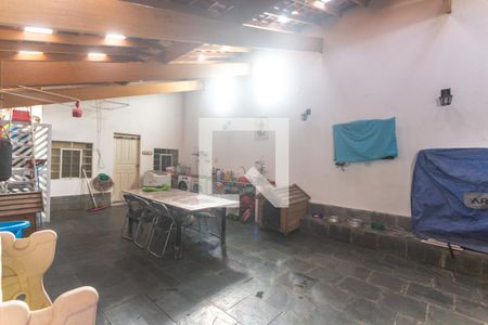 Casa à venda com 239m², 3 quartos e 3 vagas Casa à venda com 239m², 3 quartos e 3 vagasÁrea de Serviço