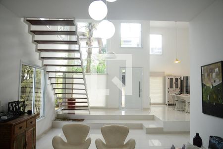 Sala de casa de condomínio para alugar com 3 quartos, 250m² em Moinho Velho, Cotia