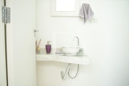 Lavabo de casa de condomínio para alugar com 3 quartos, 250m² em Moinho Velho, Cotia
