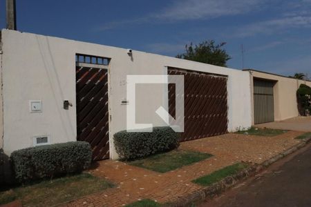Casa à venda com 299m², 3 quartos e 4 vagasFachada da casa 