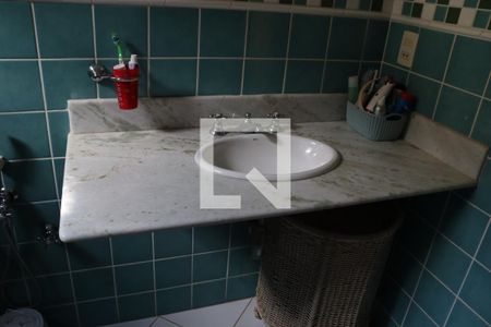 Casa à venda com 299m², 3 quartos e 4 vagasDetalhe do banheiro 1